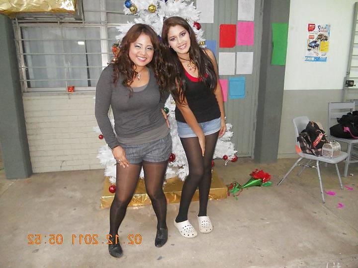25P Mexicanitas amateurs in pantyhose and pantimedias