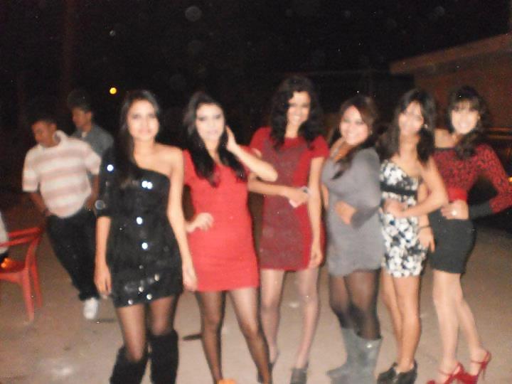25P Mexicanitas amateurs in pantyhose and pantimedias