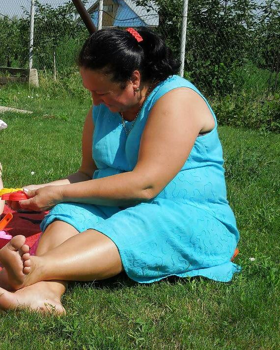 12P Spy picnic and fishing old + young romanian