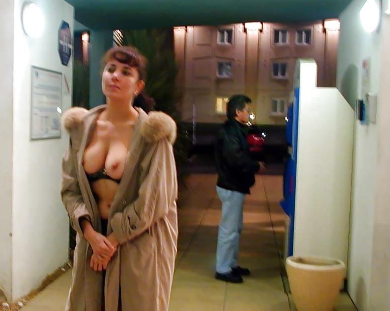 25P FRENCH NADINE flashing at the hotel B&B 2002