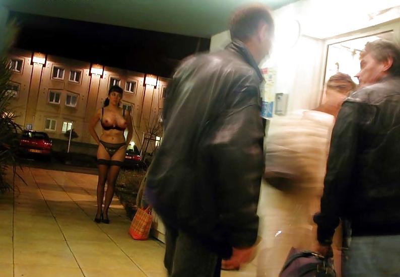 25P FRENCH NADINE flashing at the hotel B&B 2002