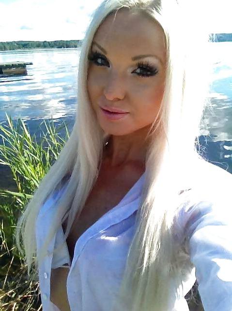 9P #9 Blonde Bombshell