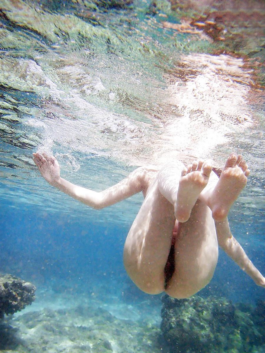 23P Naked In The Water
