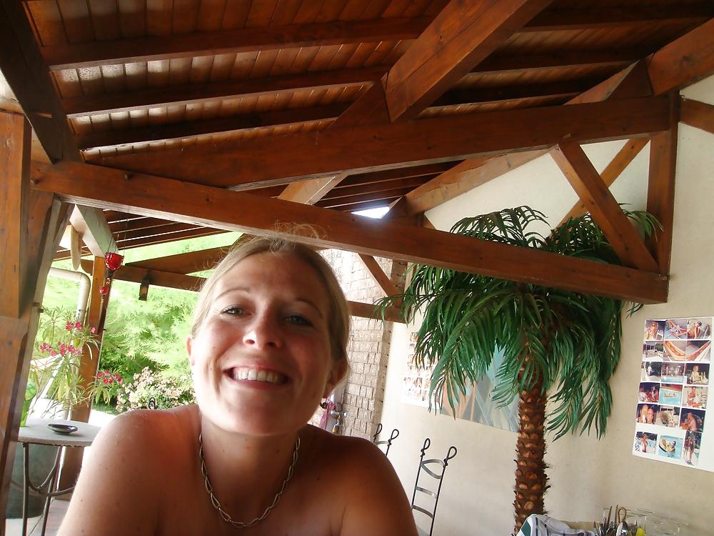 23P Slut,mother and granny have fun by the pool