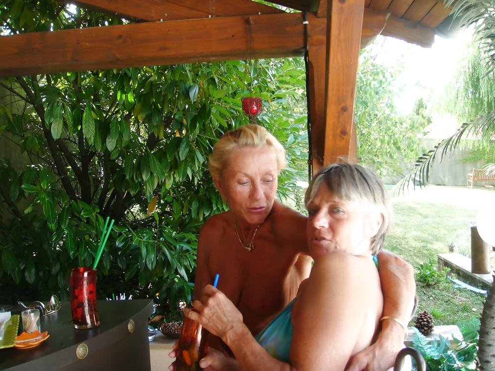 23P Slut,mother and granny have fun by the pool