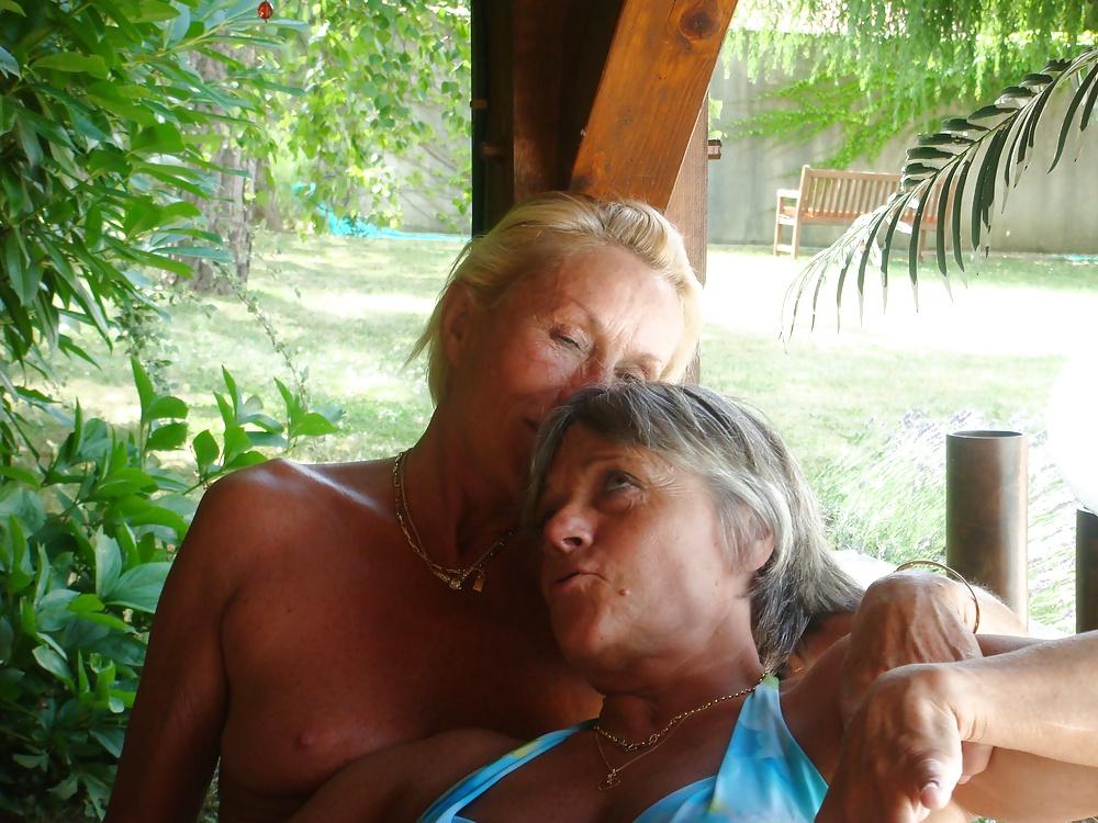 23P Slut,mother and granny have fun by the pool