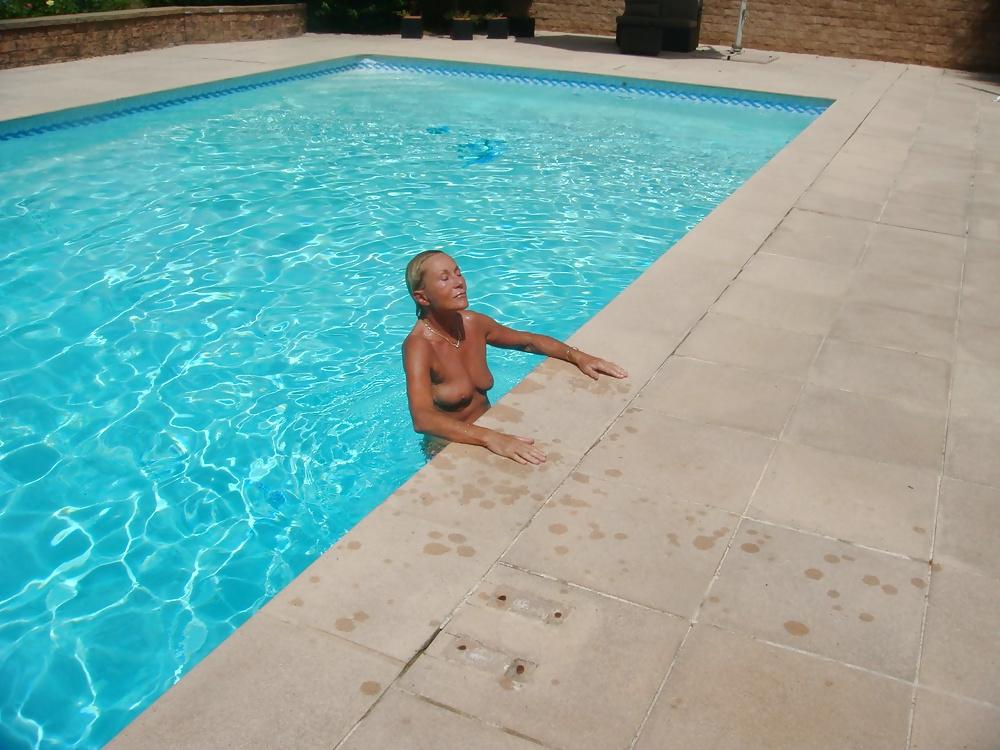 23P Slut,mother and granny have fun by the pool