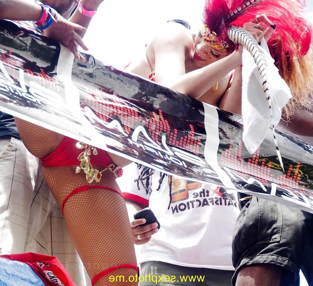 24P Rihanna Pussy Cameltoe 