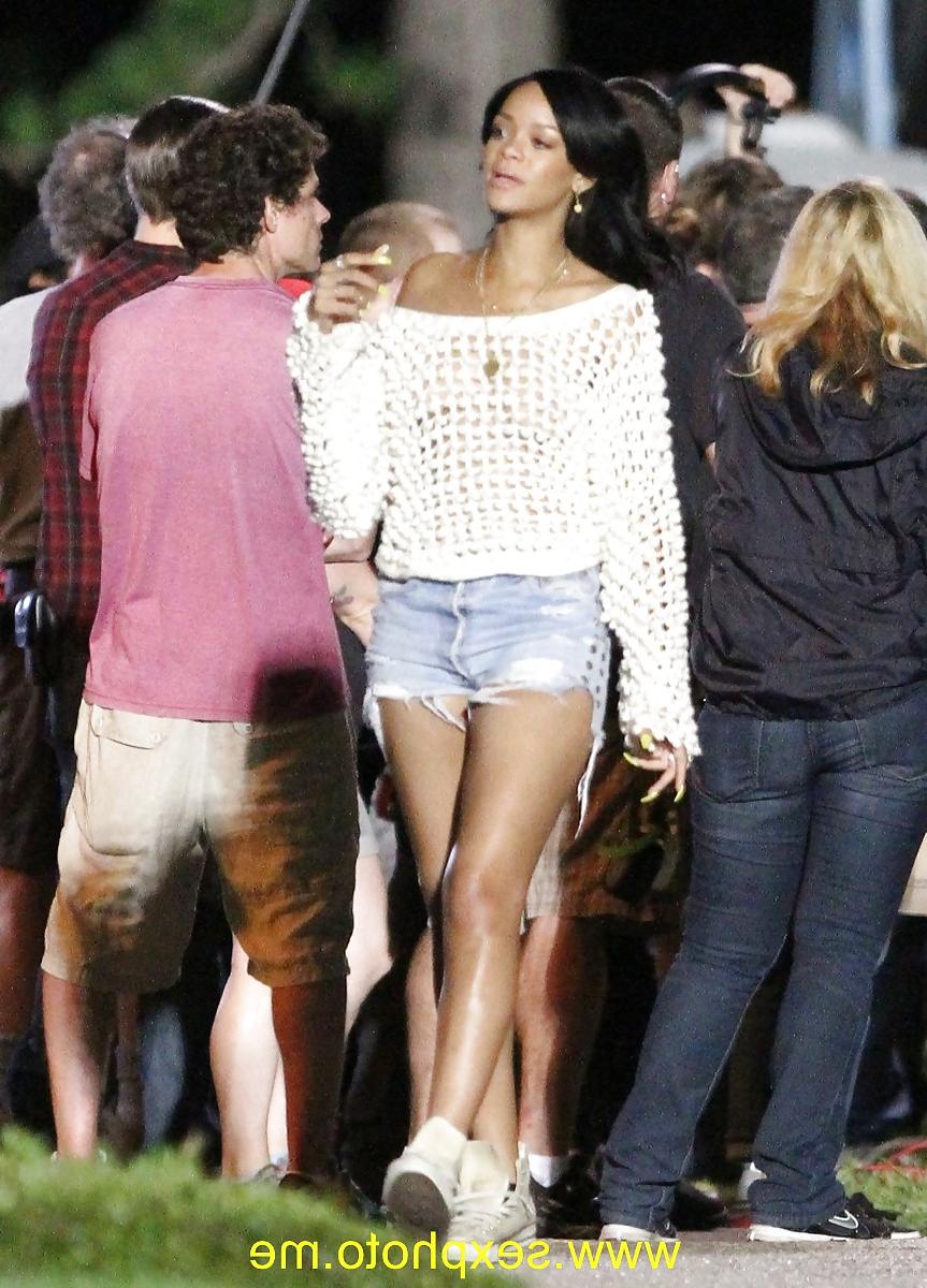 24P Rihanna Pussy Cameltoe 