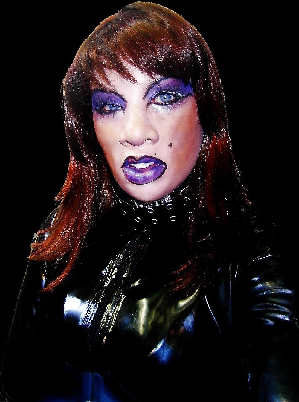 20P Kinky Latex Doll 1