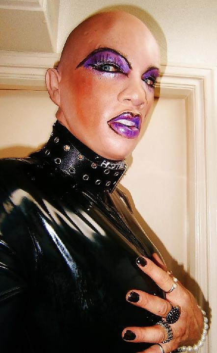 20P Kinky Latex Doll 1