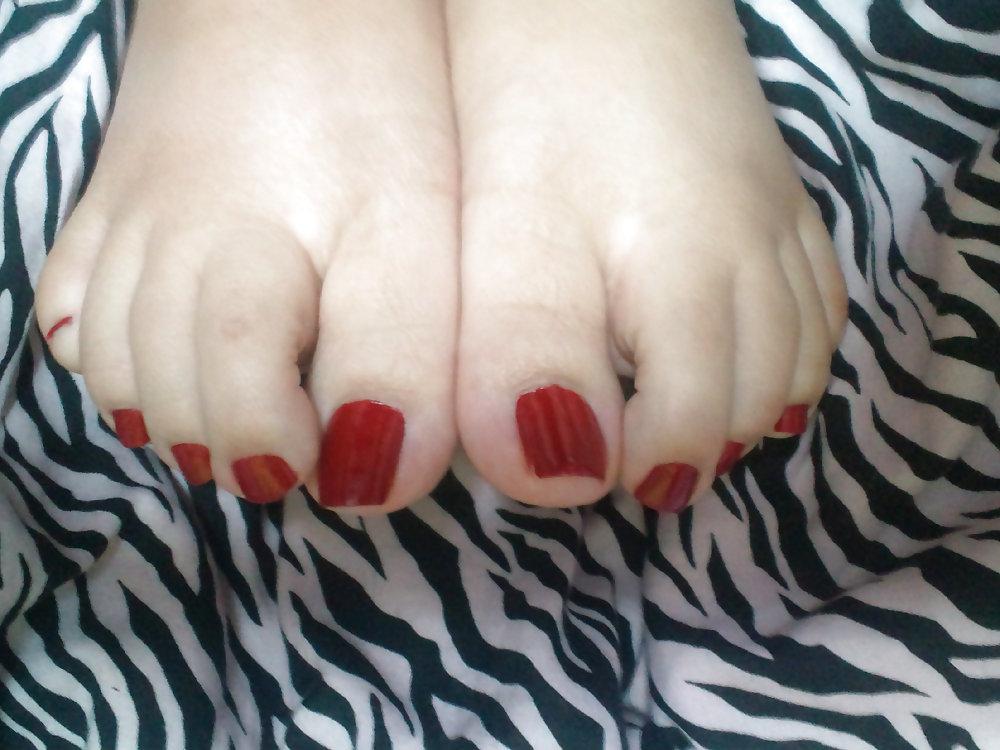 6P RED TOE NAILS
