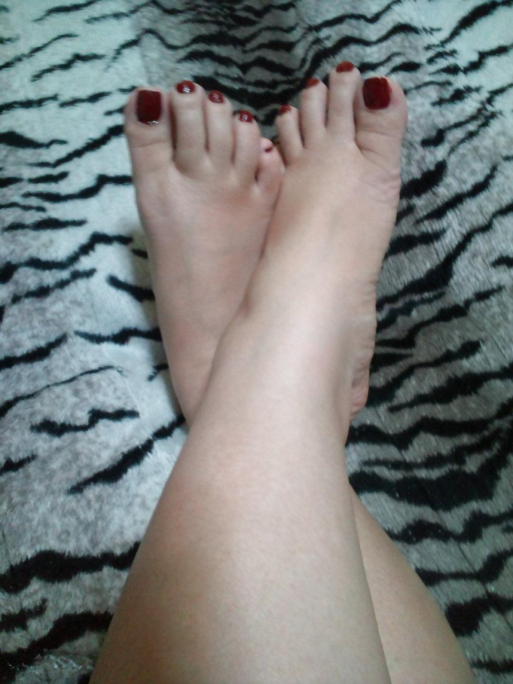 6P RED TOE NAILS