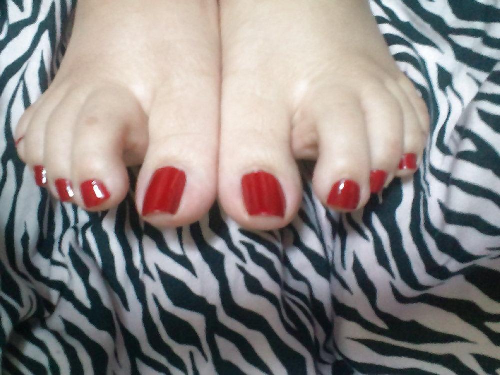 6P RED TOE NAILS