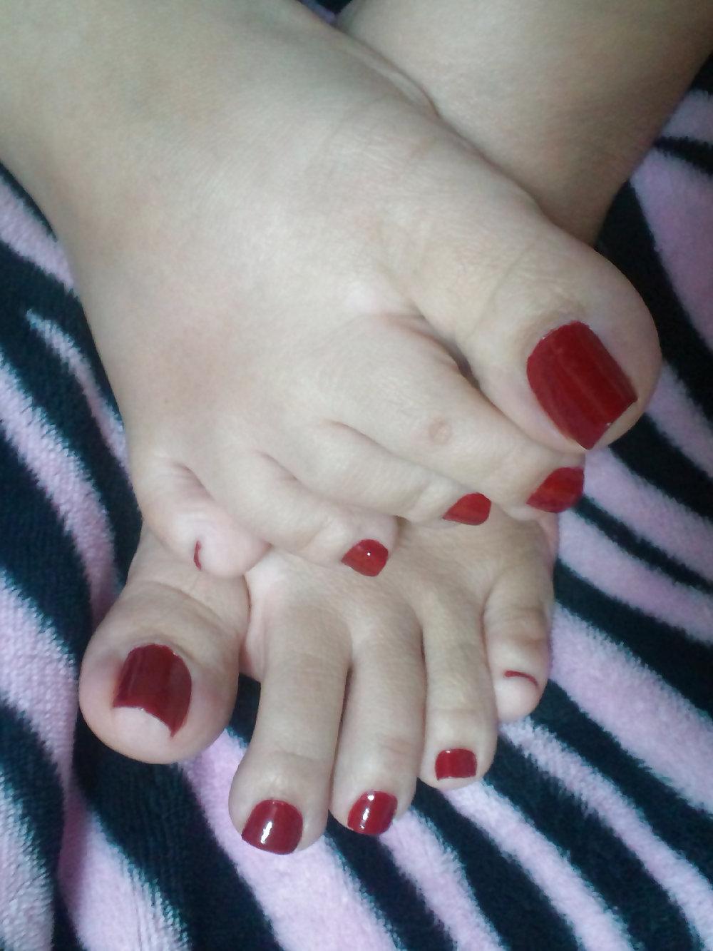 6P RED TOE NAILS