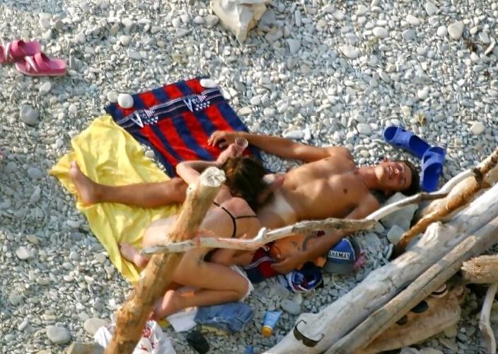 25P Naked under the sun