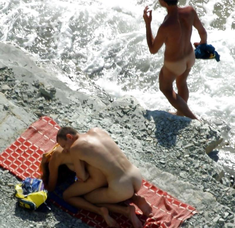 25P Naked under the sun