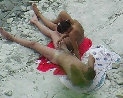 25P Naked under the sun