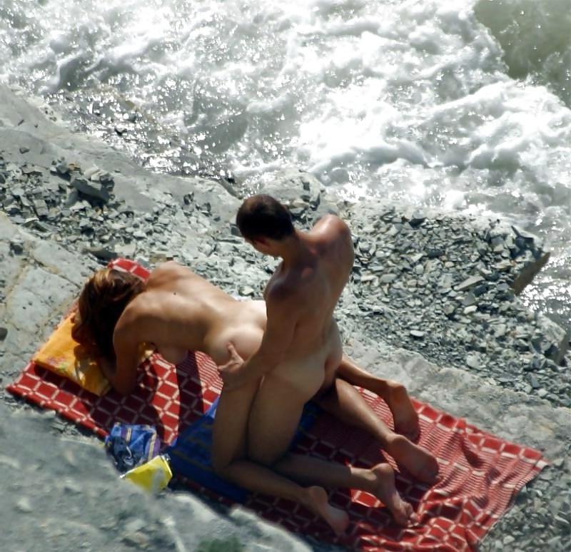 25P Naked under the sun