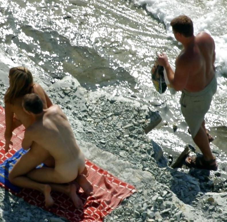 25P Naked under the sun