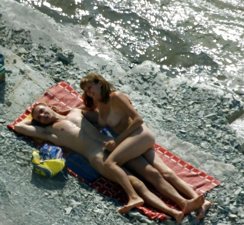25P Naked under the sun