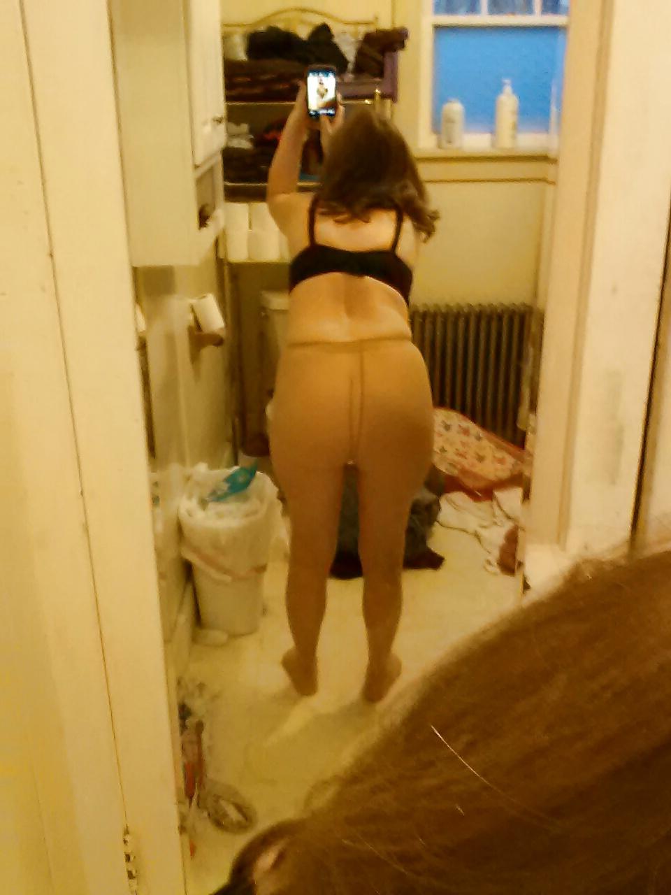 25P Donna in Pantyhose