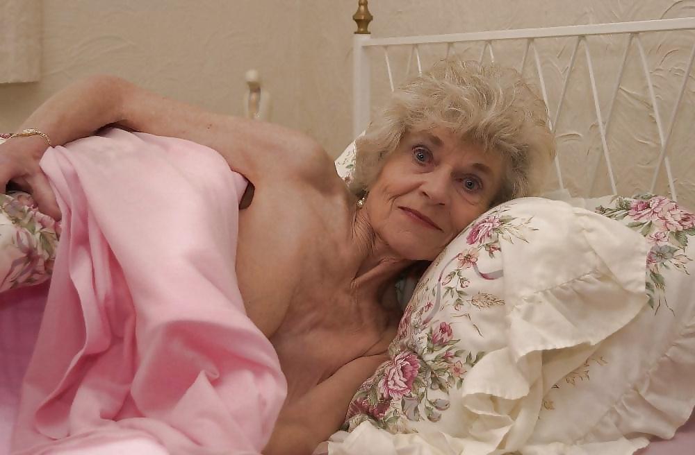25P Oma am Morgen - Granny in the morning