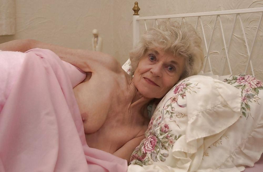 25P Oma am Morgen - Granny in the morning
