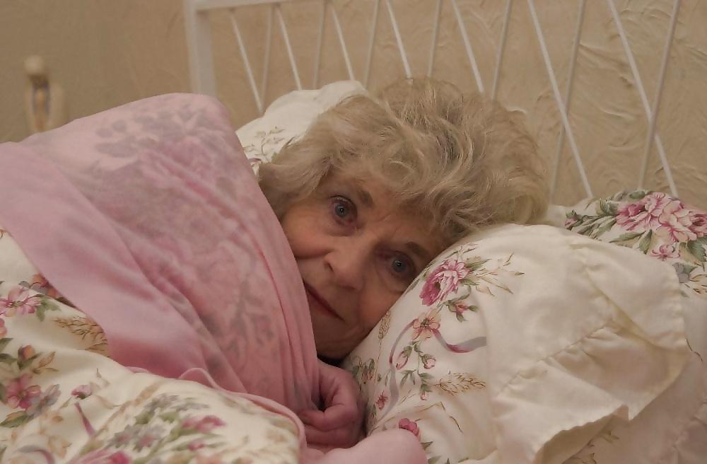 25P Oma am Morgen - Granny in the morning