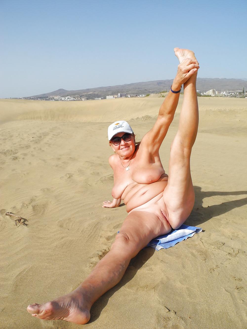 10P Mature woman in the dunes of Maspalomas