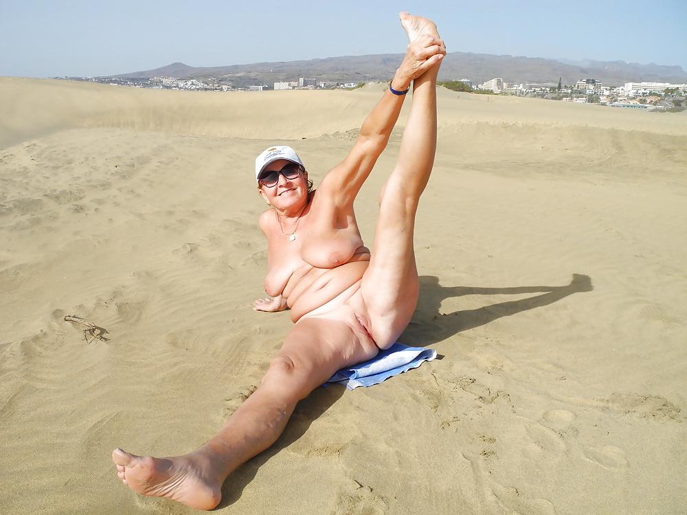 10P Mature woman in the dunes of Maspalomas
