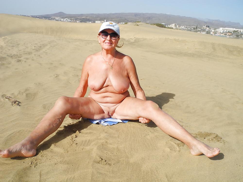 10P Mature woman in the dunes of Maspalomas
