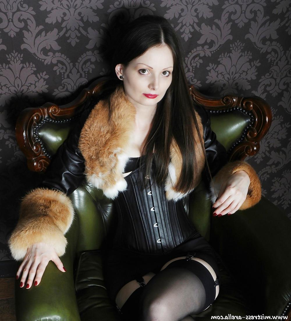 11P Mistress Arella