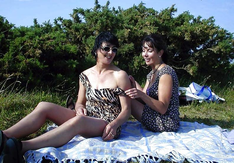 9P FRENCH NADINE swinging on the beach 2001
