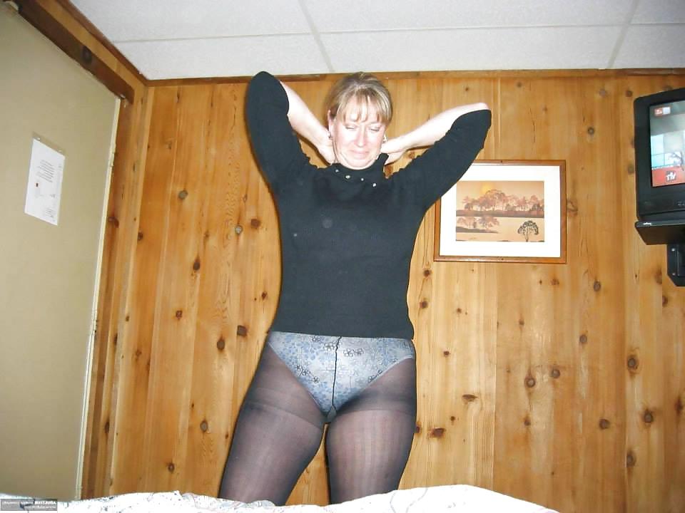25P Women in panties under pantyhose.