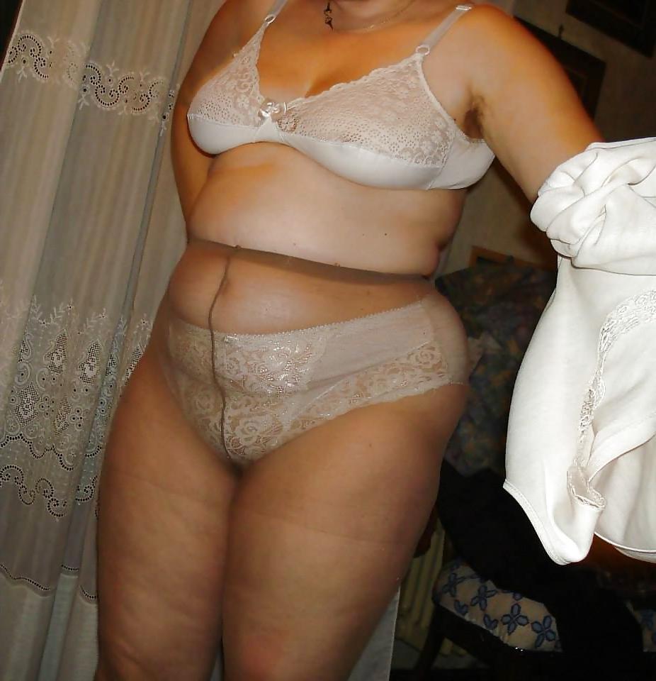 25P Women in panties under pantyhose.