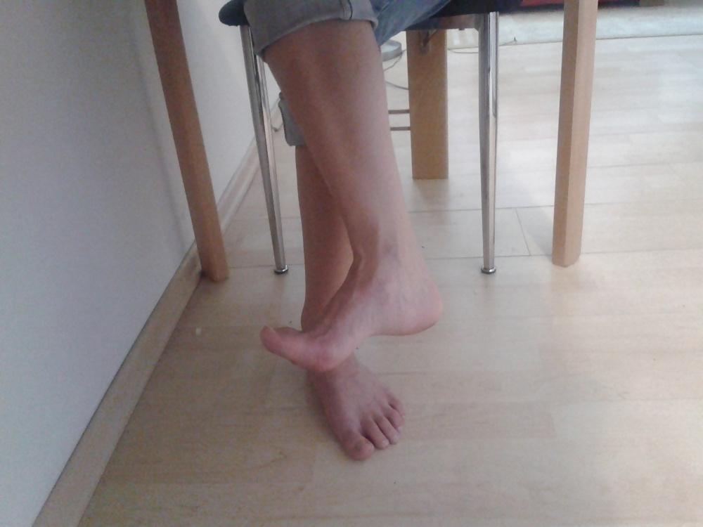 25P Another friend of mine - foot fetish