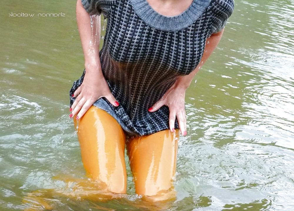 12P Wet Pantyhose 004