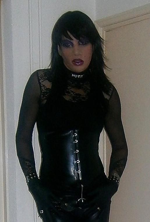20P Kinky latex doll 4