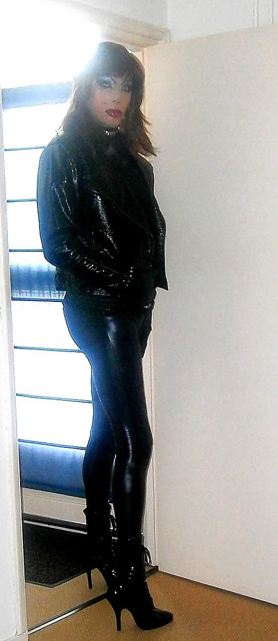 20P Kinky latex doll 4