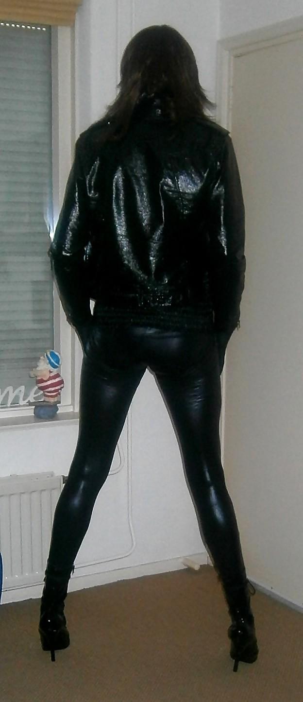 20P Kinky latex doll 4
