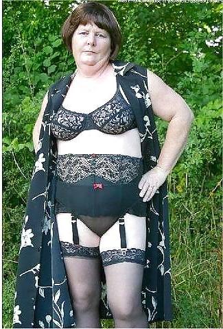 18P More Mature Dommes