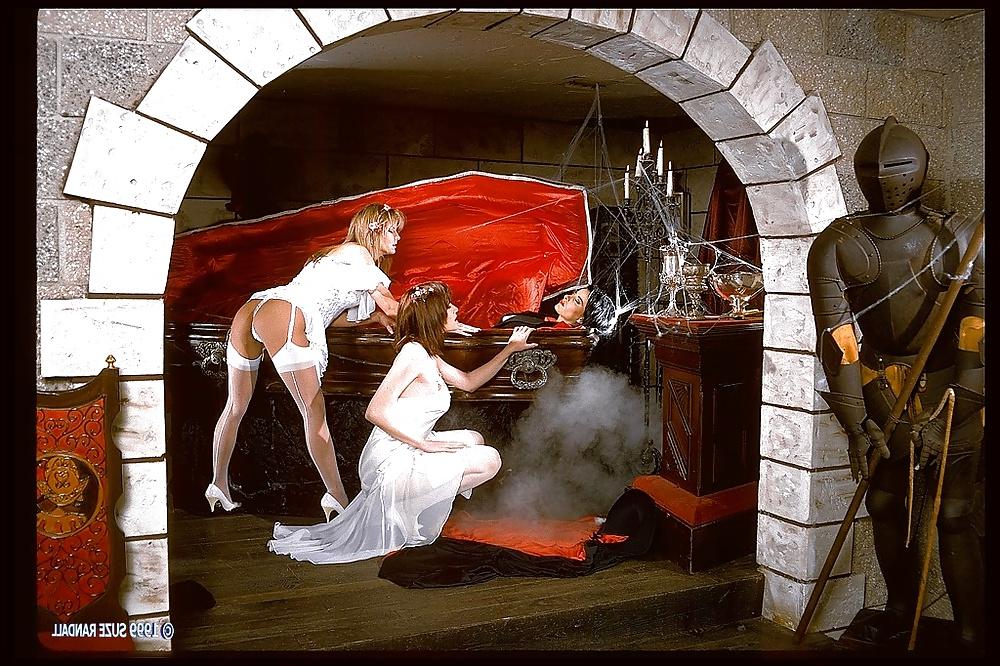 25P Fetish Lesbian Vampires with Strap ons