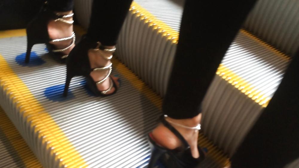 6P Sexy paki girls with sexy high heels on candid