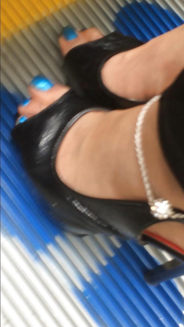 6P Sexy paki girls with sexy high heels on candid
