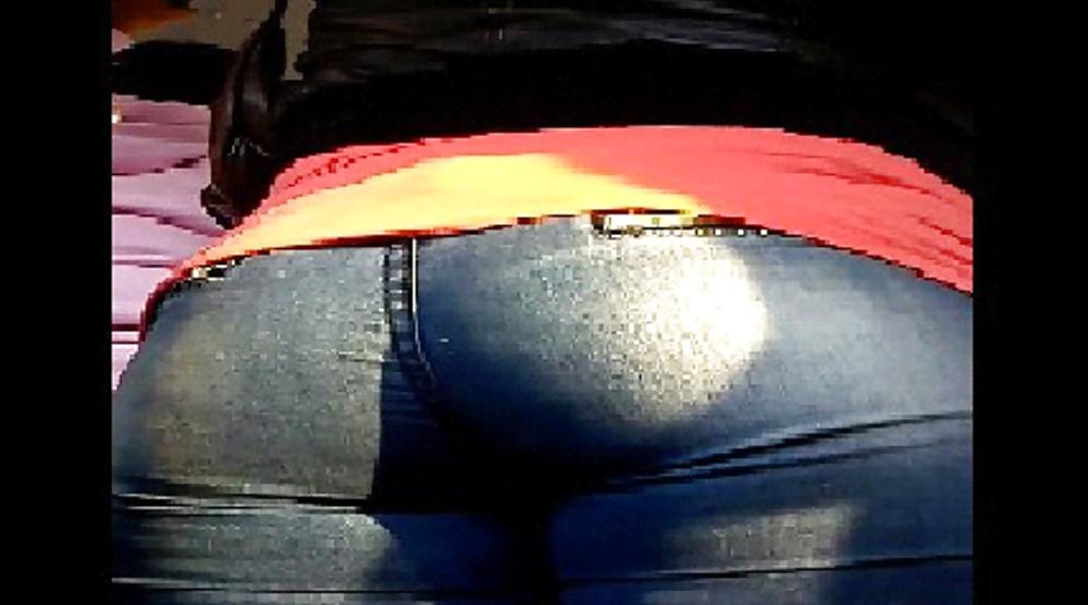 16P Mujeres Nalgonas en el transporte
