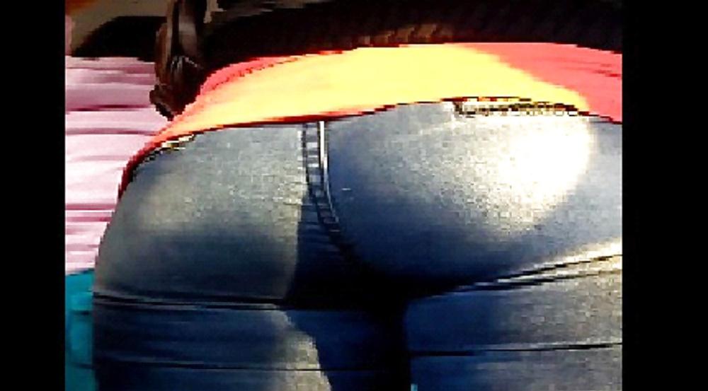 16P Mujeres Nalgonas en el transporte