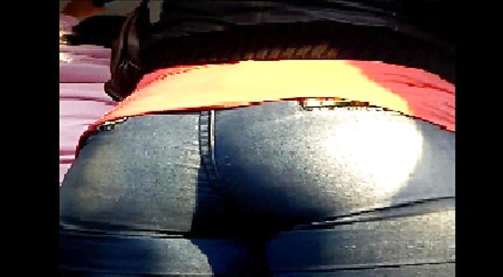 16P Mujeres Nalgonas en el transporte