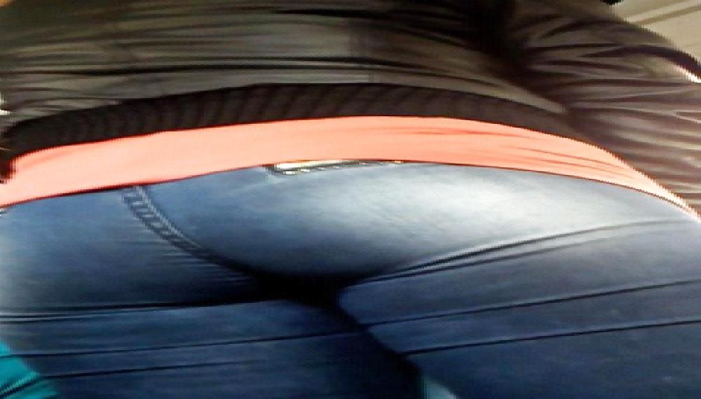 16P Mujeres Nalgonas en el transporte