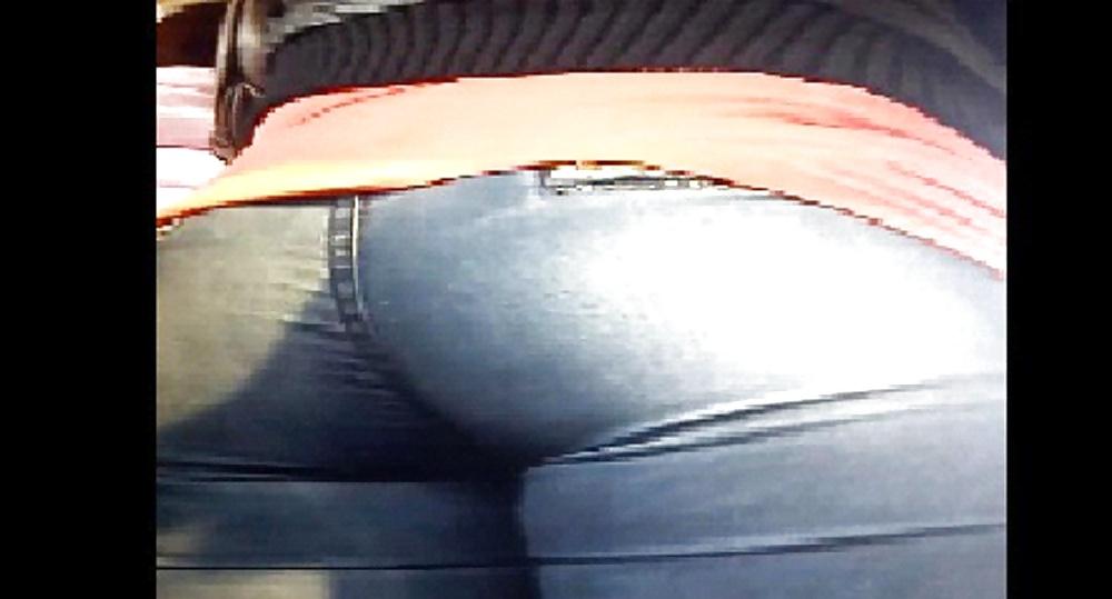 16P Mujeres Nalgonas en el transporte